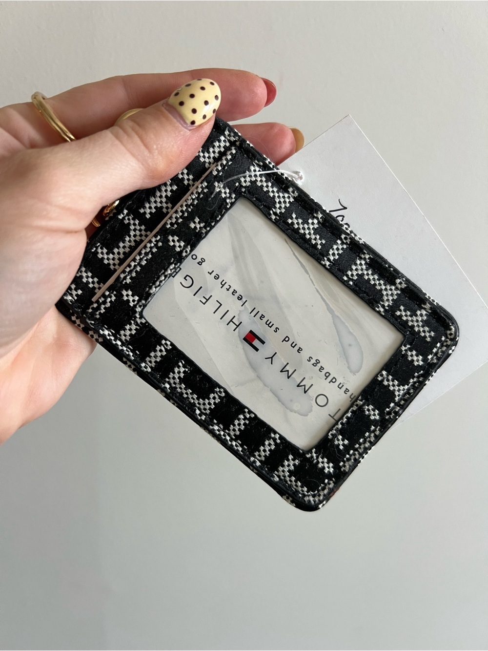 Tommy Hilfiger Black & White Monogram Card Holder Keychain - Picture 2 of 4